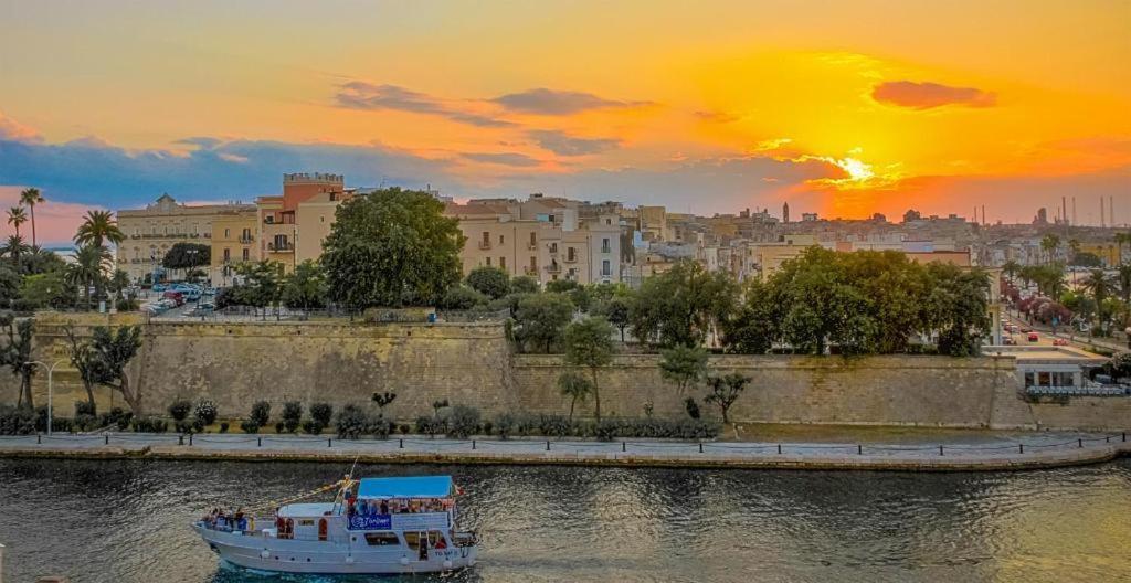 Castello Aragonese Suites Taranto Ngoại thất bức ảnh